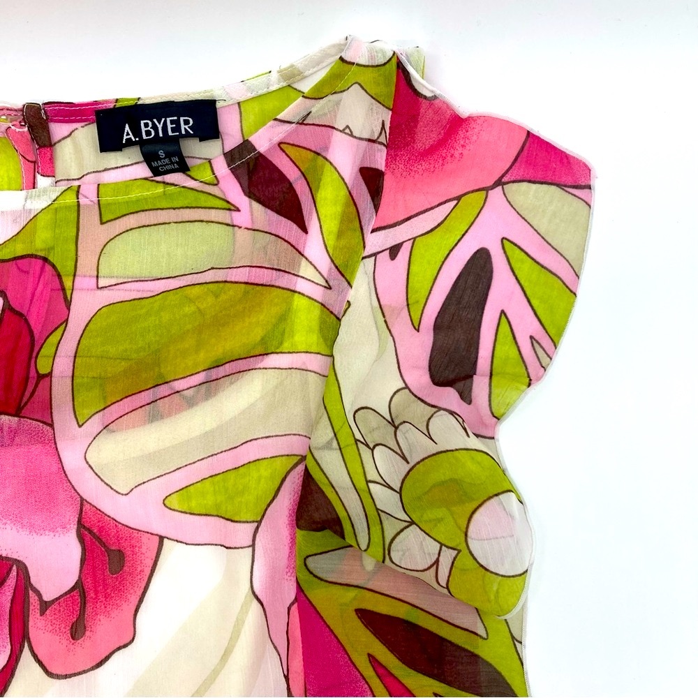 🎉❣️SOLD❣️Host Pick🎉❣️Vintage Flower Ruffled Top - Picture 7 of 15